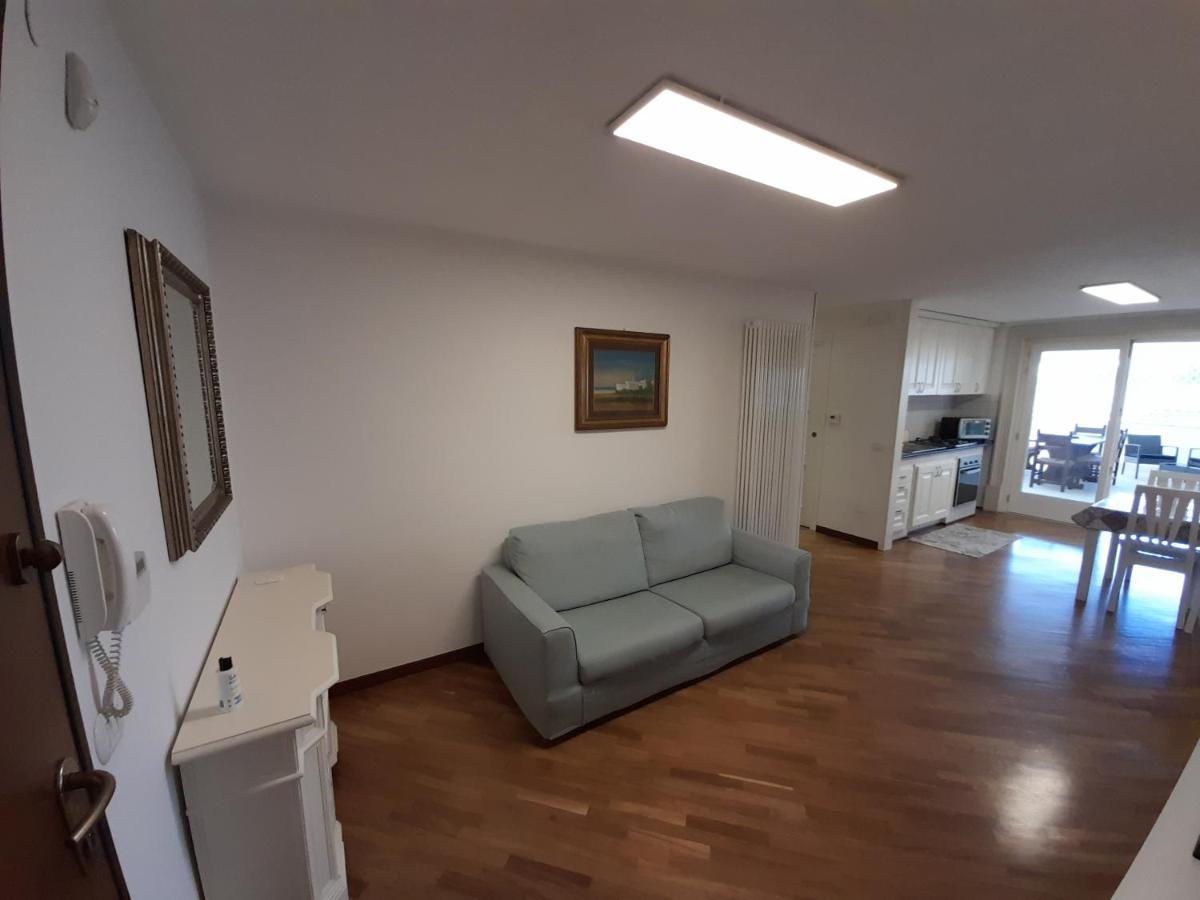 Dimora Emilia Apartment เลชเช ภายนอก รูปภาพ