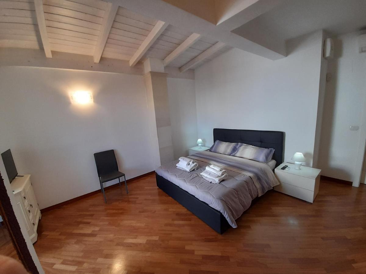 Dimora Emilia Apartment เลชเช ภายนอก รูปภาพ
