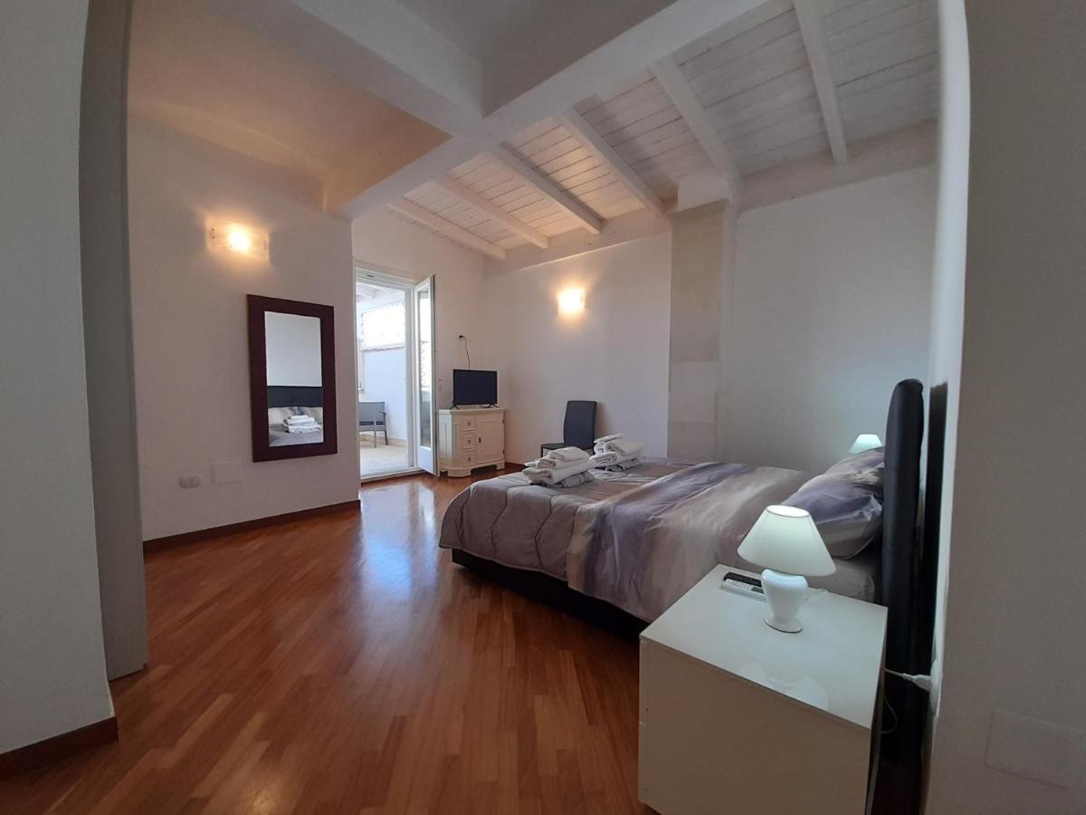 Dimora Emilia Apartment เลชเช ภายนอก รูปภาพ