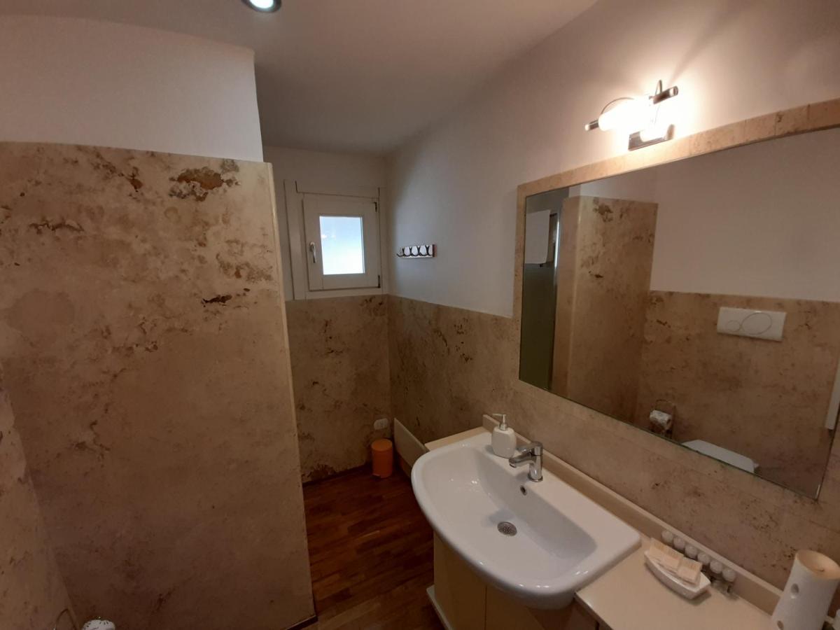Dimora Emilia Apartment เลชเช ภายนอก รูปภาพ