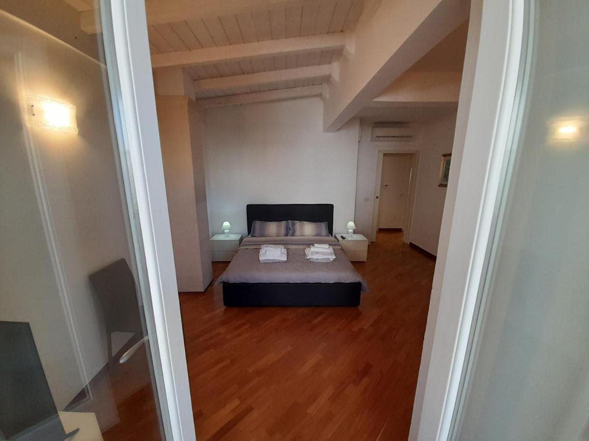 Dimora Emilia Apartment เลชเช ภายนอก รูปภาพ